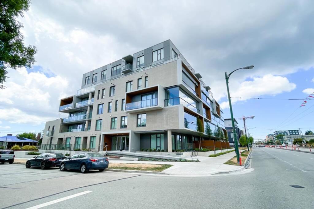 Spacious New Apartment With Working Space@Oakridge Ванкувер Экстерьер фото