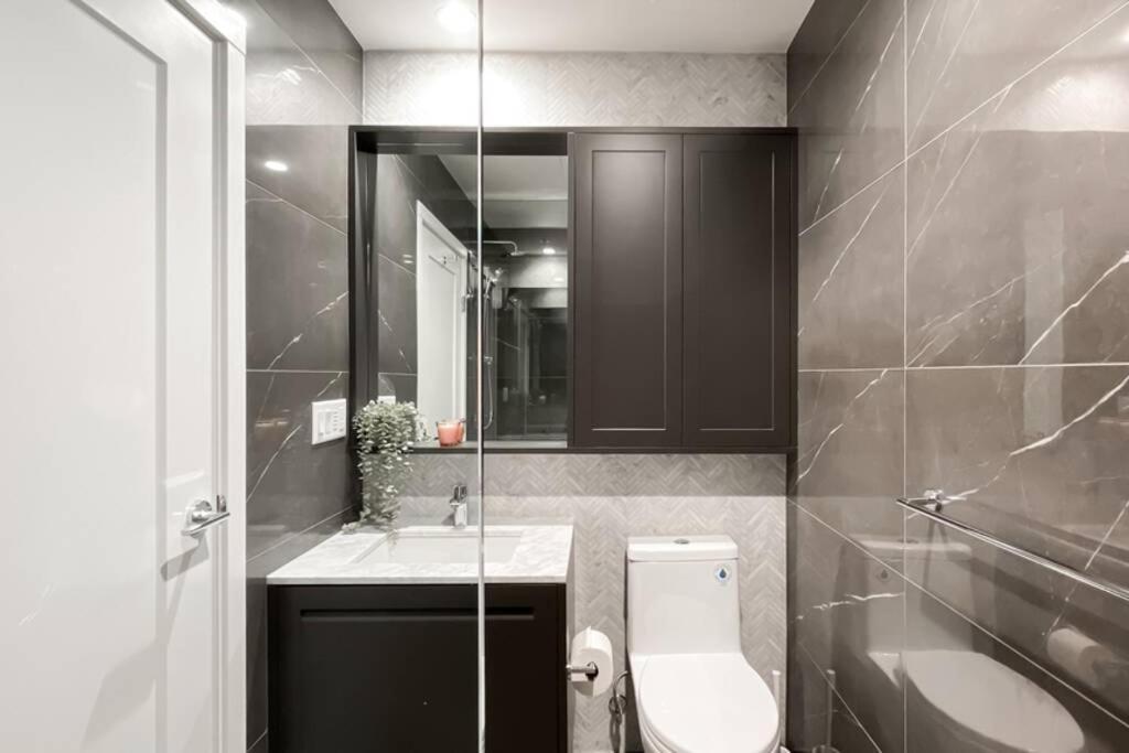 Spacious New Apartment With Working Space@Oakridge Ванкувер Экстерьер фото