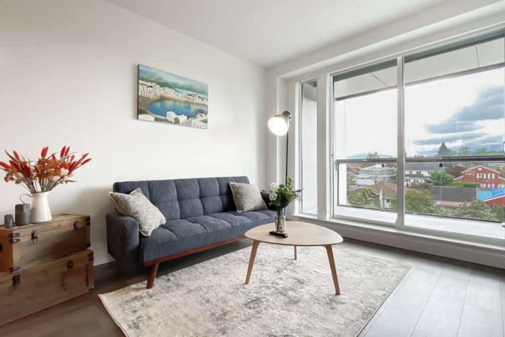 Spacious New Apartment With Working Space@Oakridge Ванкувер Экстерьер фото