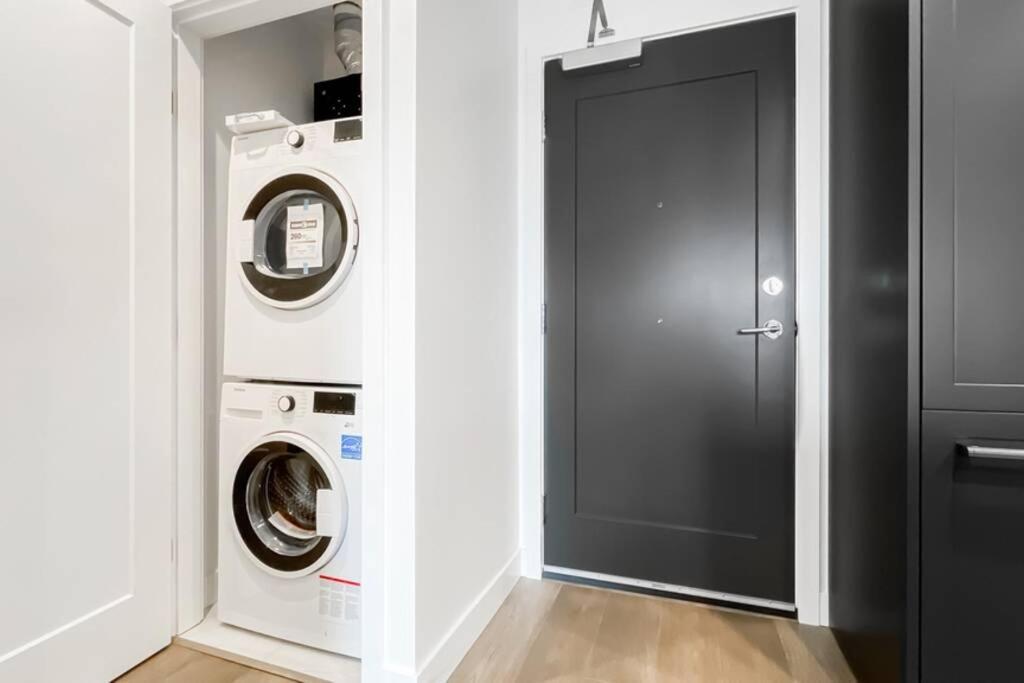Spacious New Apartment With Working Space@Oakridge Ванкувер Экстерьер фото